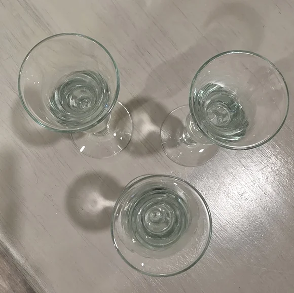 Vintage hand-blown clear glass cordial/ sherry glass with flared rim. Set Of 3 - Picture 4 of 6